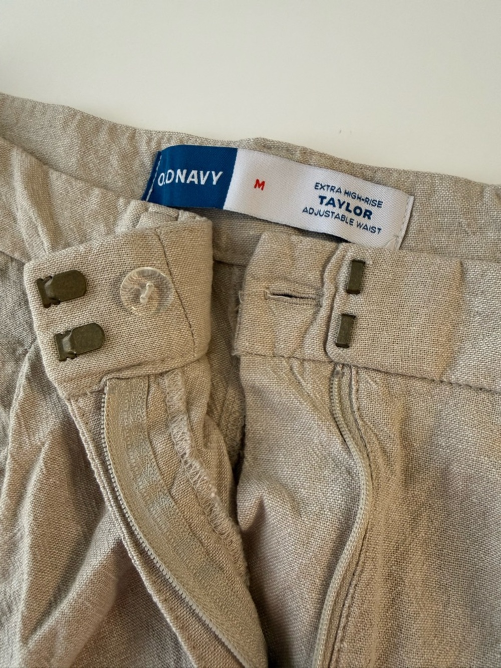 Old Navy High Waist Linen-Blend Women's Shorts in Light Gray - Picture 5 of 7